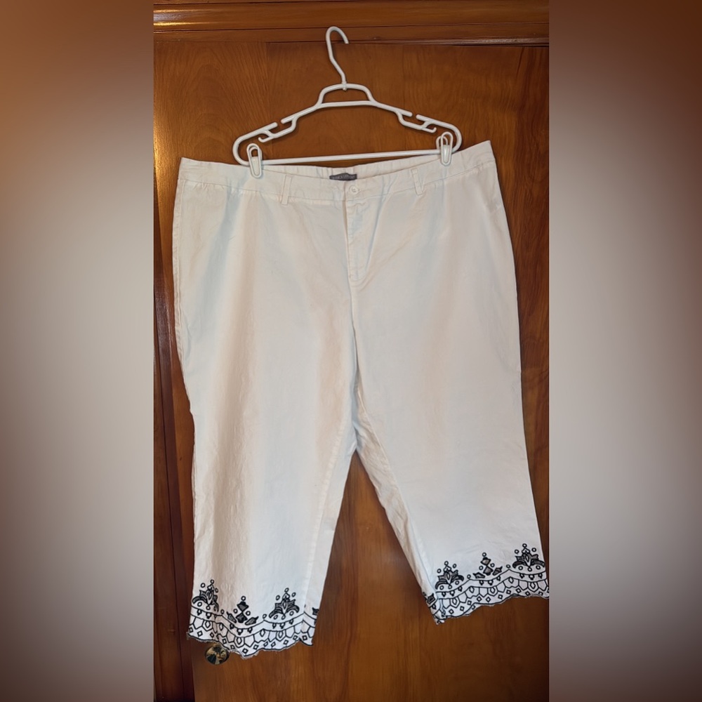 Preloved in excellent condition (worn once)
Jessica London Capri pants Size 24W